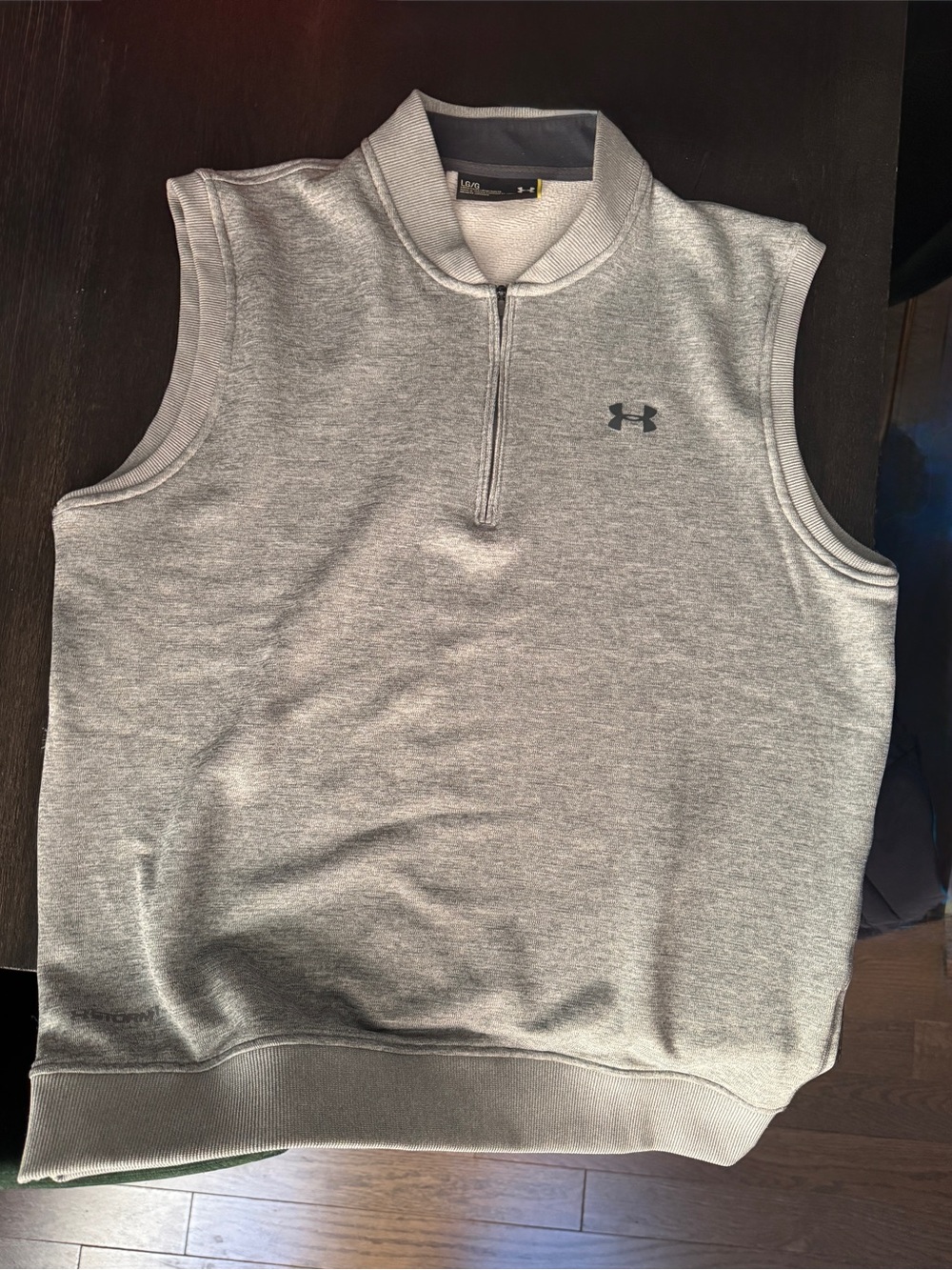 Under Armour Men’s Light Gray Sleeveless Quarter-Zip Pullover